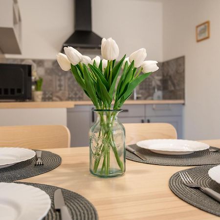 Tuenderkert Apartman Дьюла Экстерьер фото