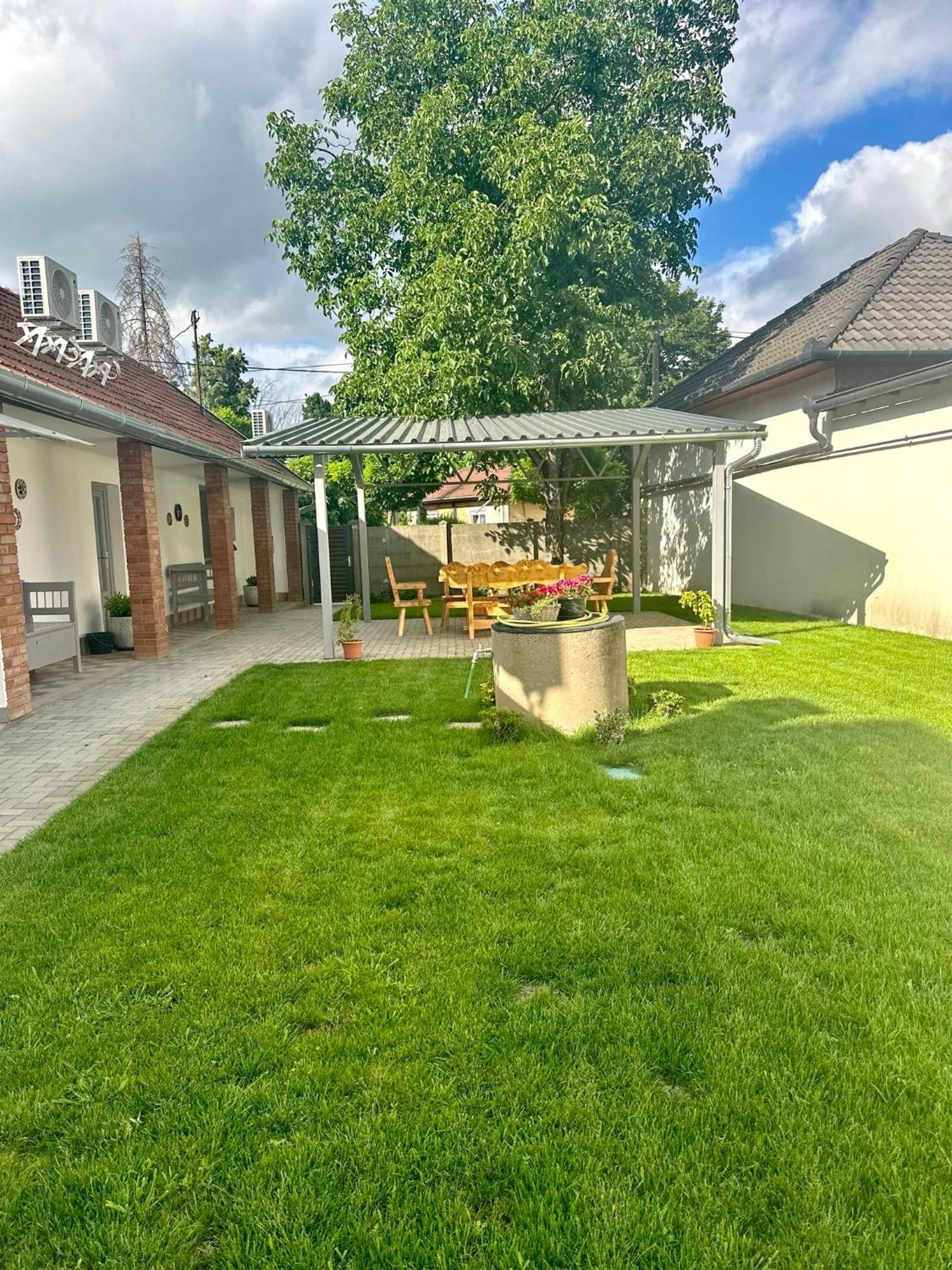 Tuenderkert Apartman Дьюла Экстерьер фото