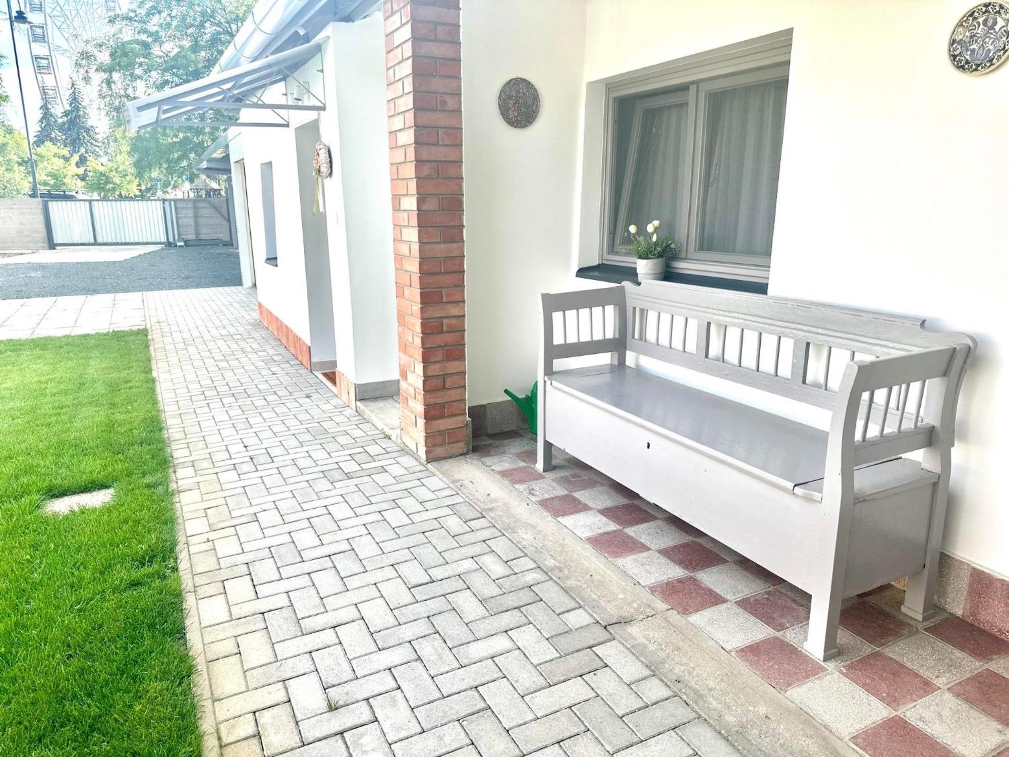 Tuenderkert Apartman Дьюла Экстерьер фото