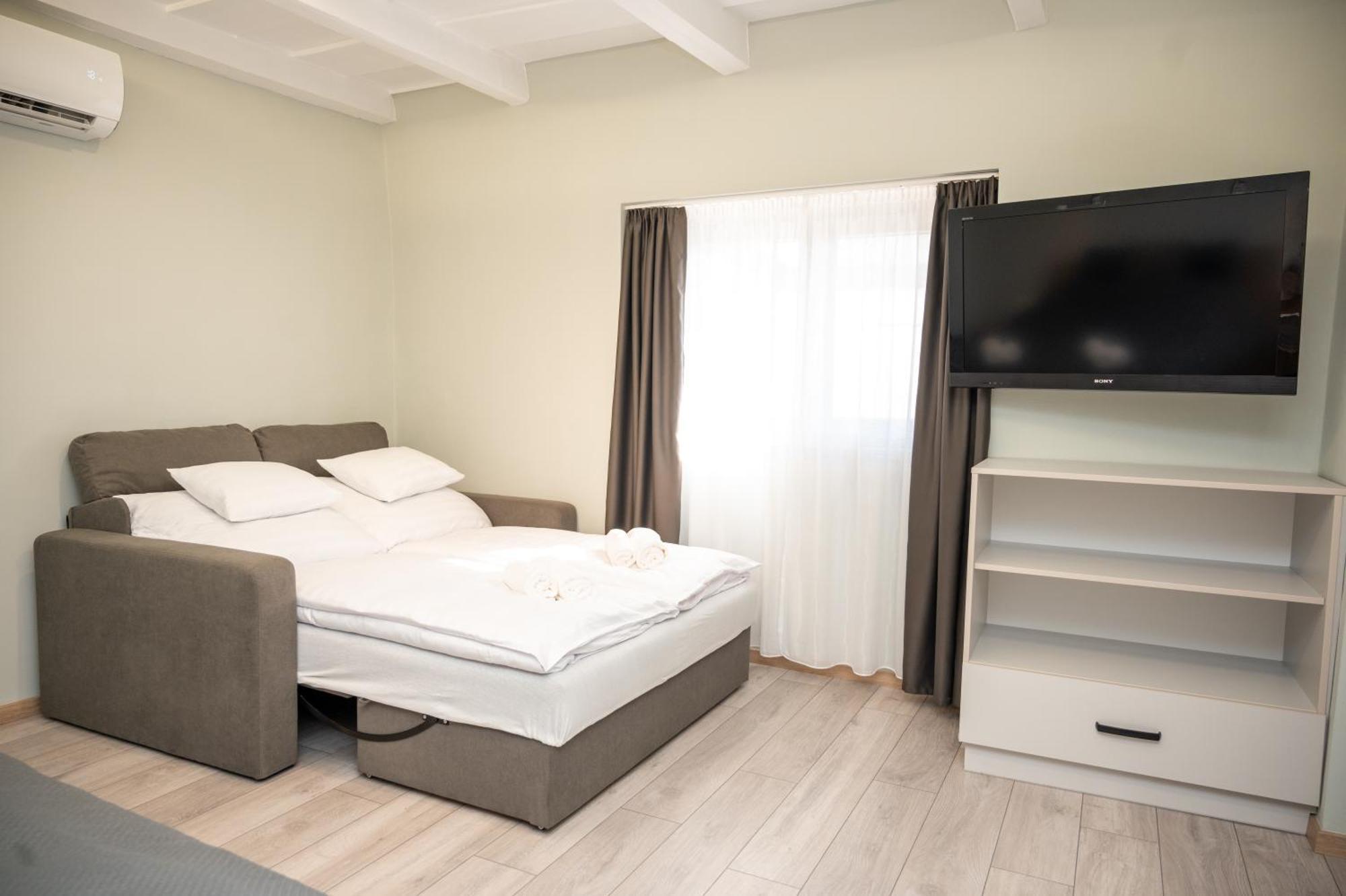 Tuenderkert Apartman Дьюла Экстерьер фото