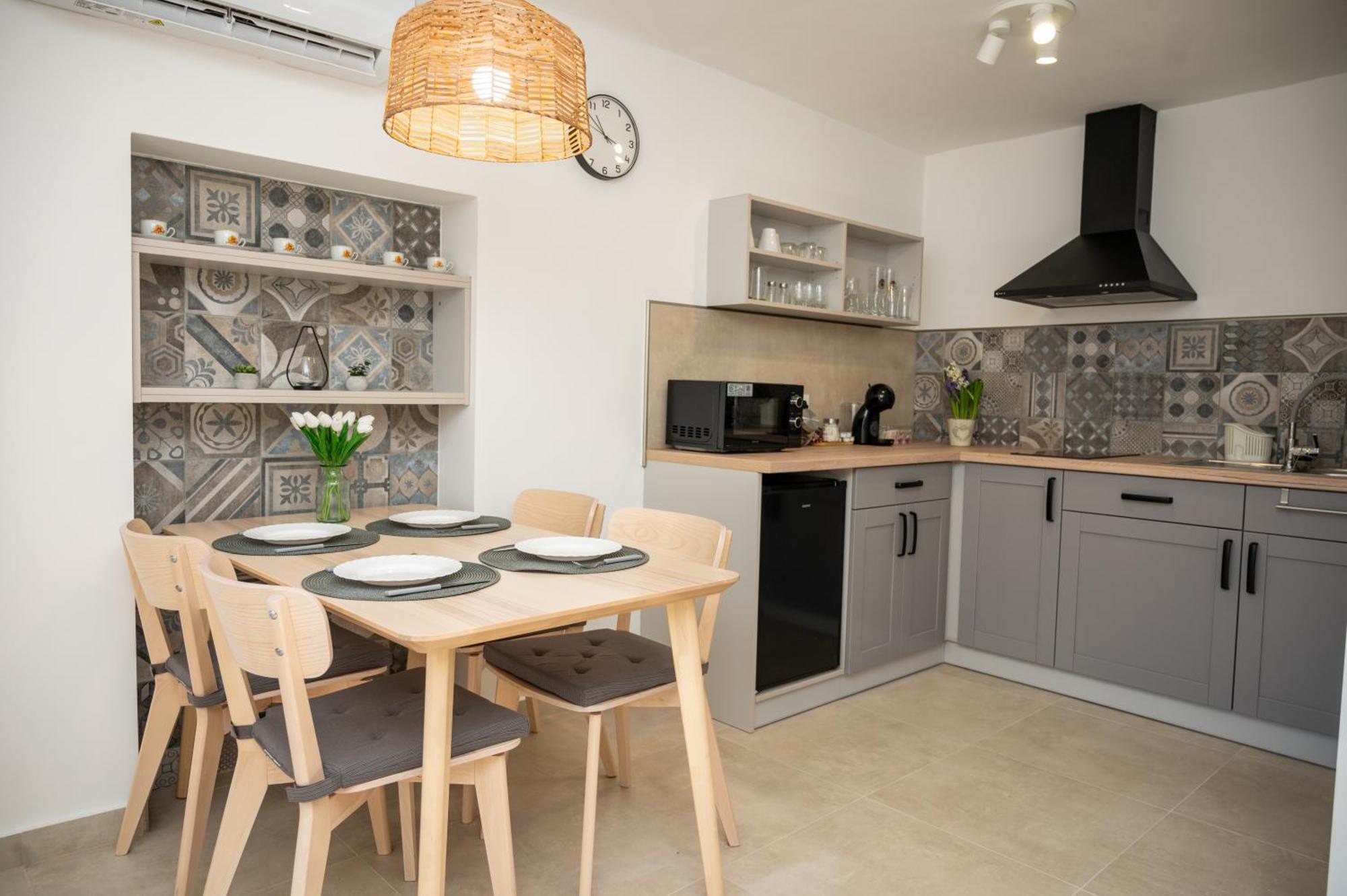 Tuenderkert Apartman Дьюла Экстерьер фото