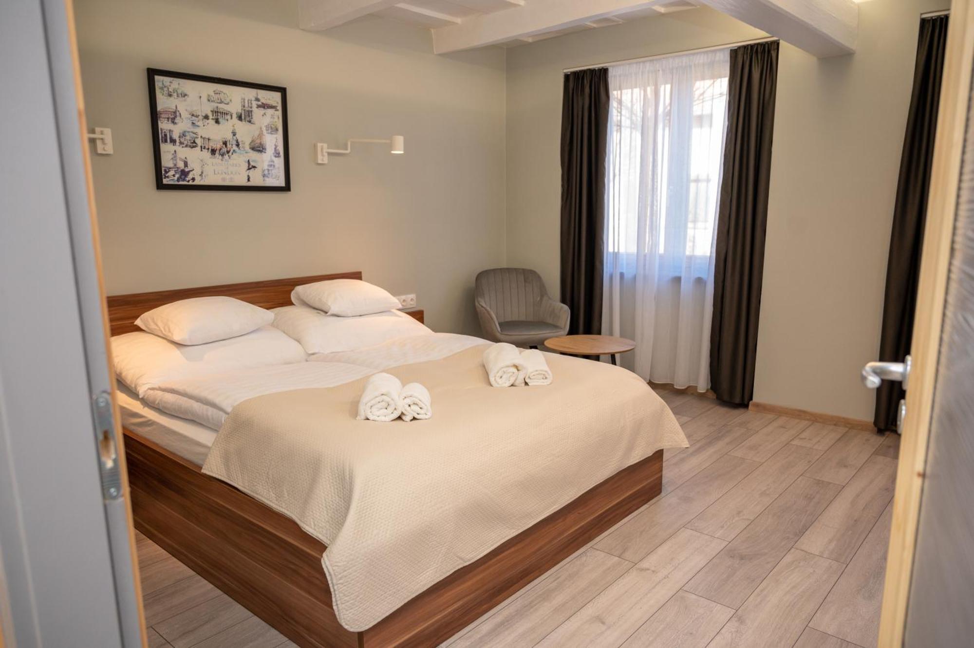 Tuenderkert Apartman Дьюла Экстерьер фото